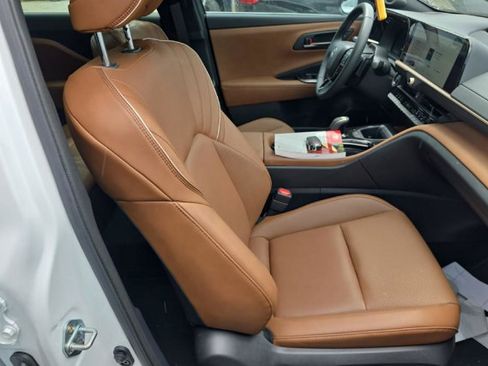 Used 2025 Toyota Crown Signia w/ Advanced Technology Package AWD/4WD image 8