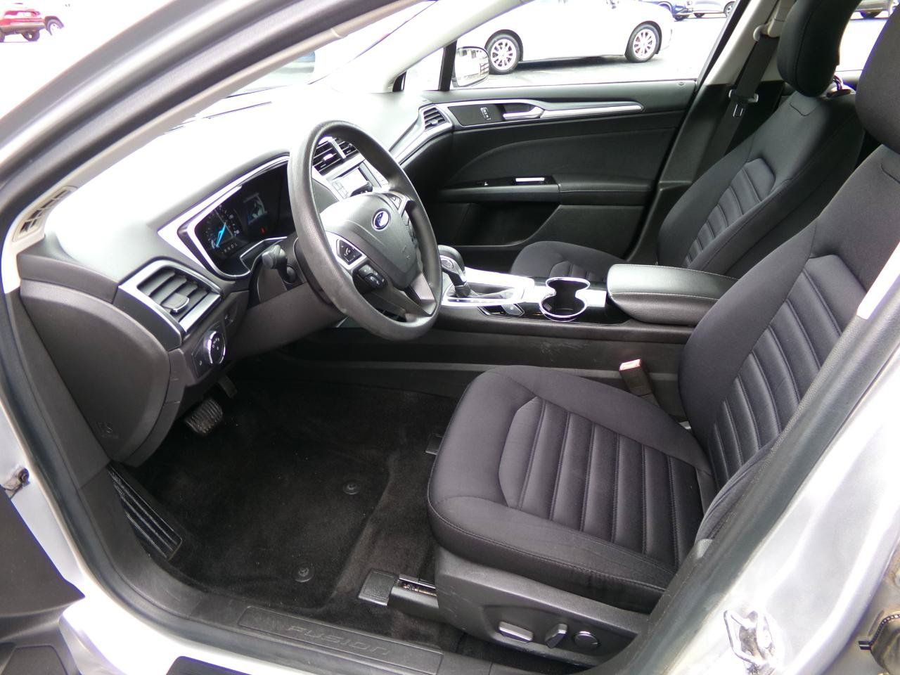 Used 2014 Ford Fusion SE FWD image 12