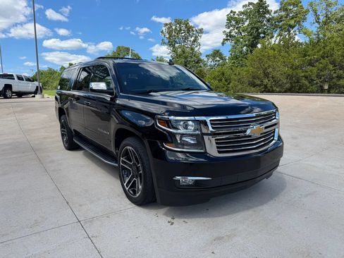 Used 2020 Chevrolet Suburban Premier AWD/4WD image 3