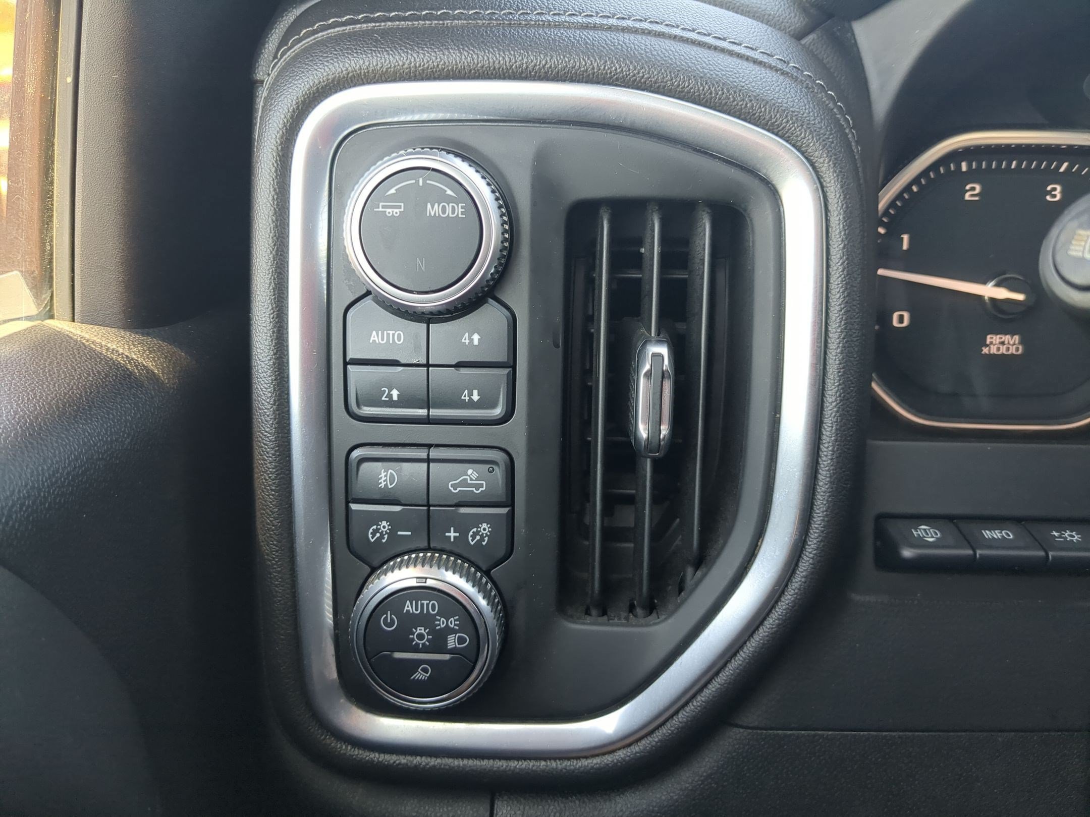 Used 2020 GMC Sierra 3500 Denali w/ Denali Ultimate Package AWD/4WD image 26