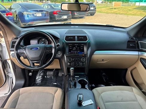 Used 2016 Ford Explorer XLT w/ Equipment Group 201A AWD/4WD image 30