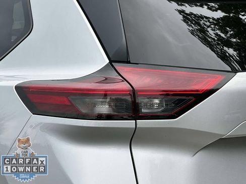 Used 2025 Nissan Rogue SV AWD/4WD image 12