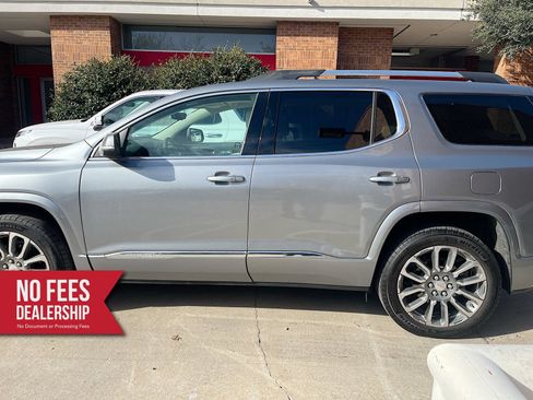 Used 2023 GMC Acadia Denali w/ Denali Ultimate Package AWD/4WD image 4