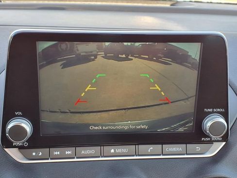 Used 2025 Nissan Sentra SV FWD image 12
