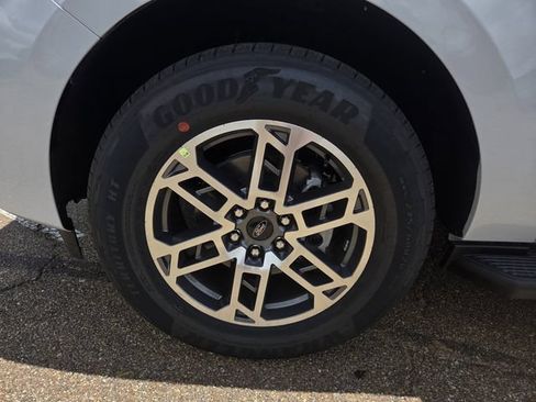 New 2026 Ford Expedition Active RWD image 21