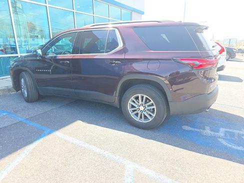 Used 2023 Chevrolet Traverse LT image 2