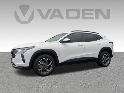 Used 2024 Chevrolet Trax LT w/ Driver Confidence Package image 2