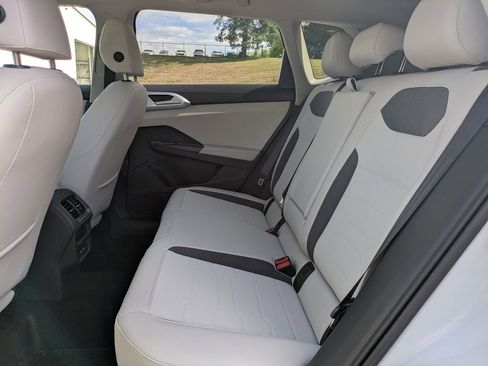 New 2026 Volkswagen Taos SE AWD/4WD image 14