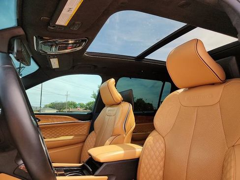 Used 2023 Jeep Grand Cherokee L Summit AWD/4WD image 15