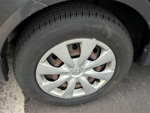 Used 2010 Toyota Corolla LE image 9