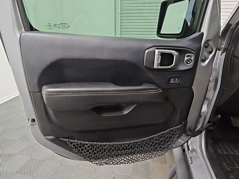 Used 2018 Jeep Wrangler Unlimited Rubicon image 31