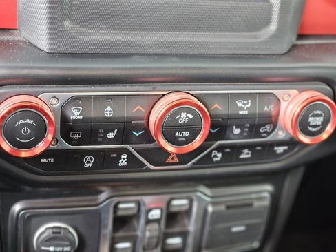 Used 2021 Jeep Wrangler Unlimited Rubicon w/ Xtreme Recon 35" Tire Package image 19