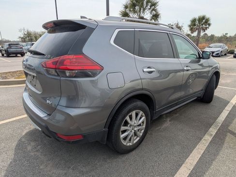 Used 2017 Nissan Rogue SV image 6