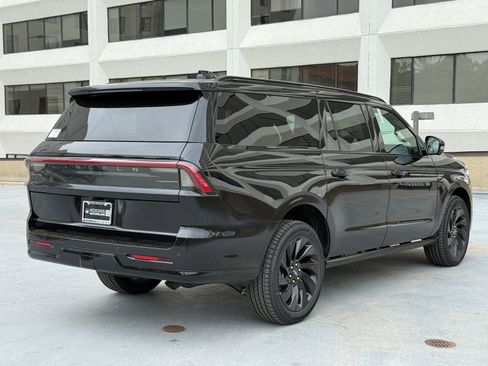New 2026 Lincoln Navigator L Reserve AWD/4WD image 4
