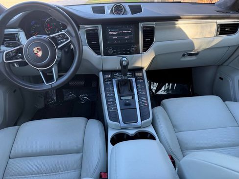 Used 2017 Porsche Macan Turbo image 31