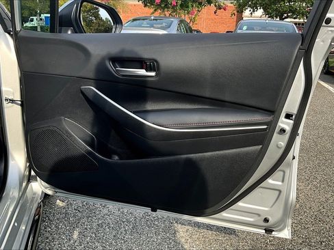 Used 2025 Toyota Corolla SE FWD image 18