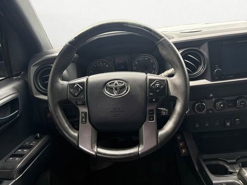 Used 2019 Toyota Tacoma TRD Sport AWD/4WD image 12