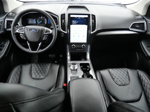 Used 2024 Ford Edge Titanium image 13