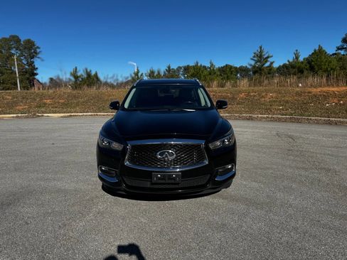 Used 2019 INFINITI QX60 Luxe w/ Essential Package image 2