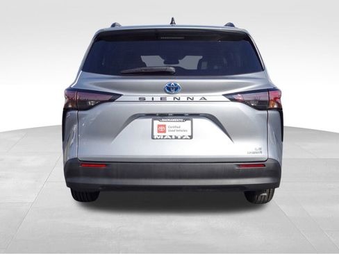 Certified 2024 Toyota Sienna LE image 4