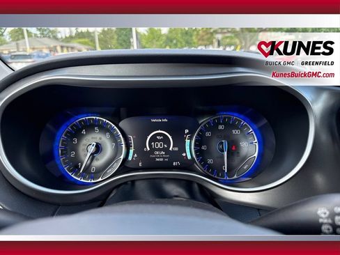 Used 2023 Chrysler Pacifica Touring-L FWD image 18