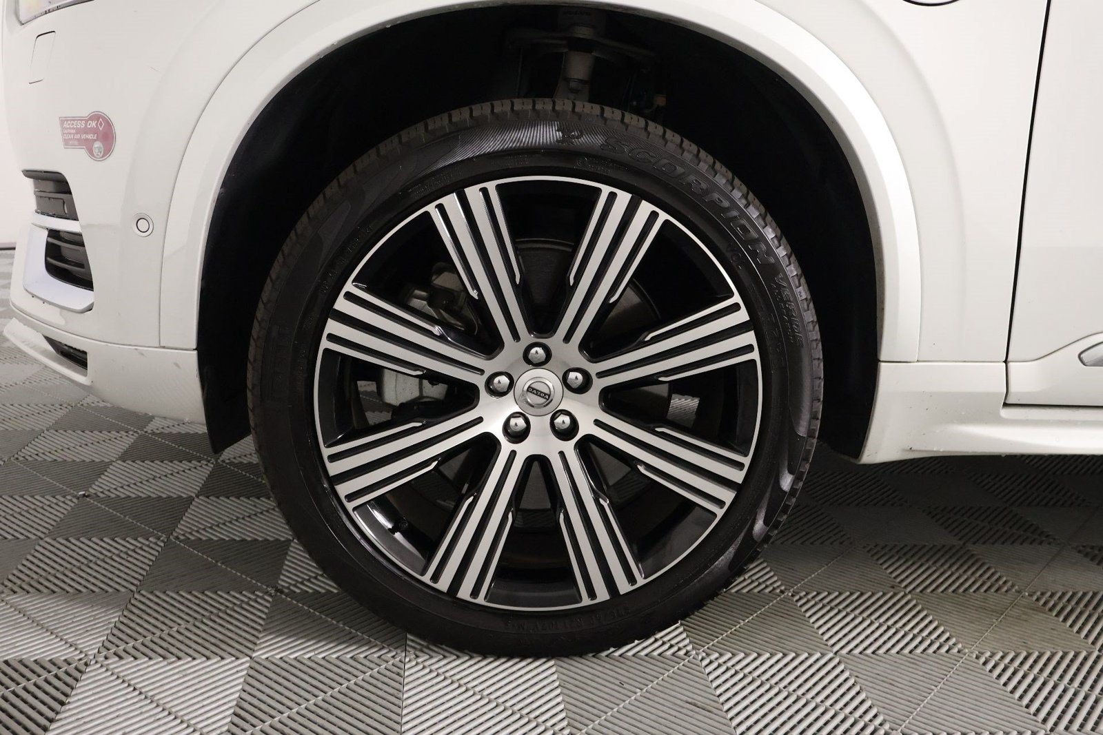 Used 2024 Volvo XC90 T8 Ultimate AWD/4WD image 28