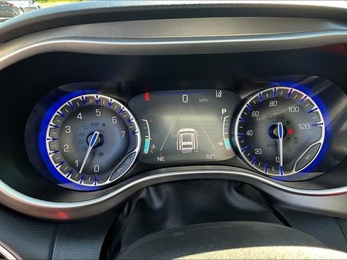 Used 2024 Chrysler Pacifica Touring-L FWD image 15
