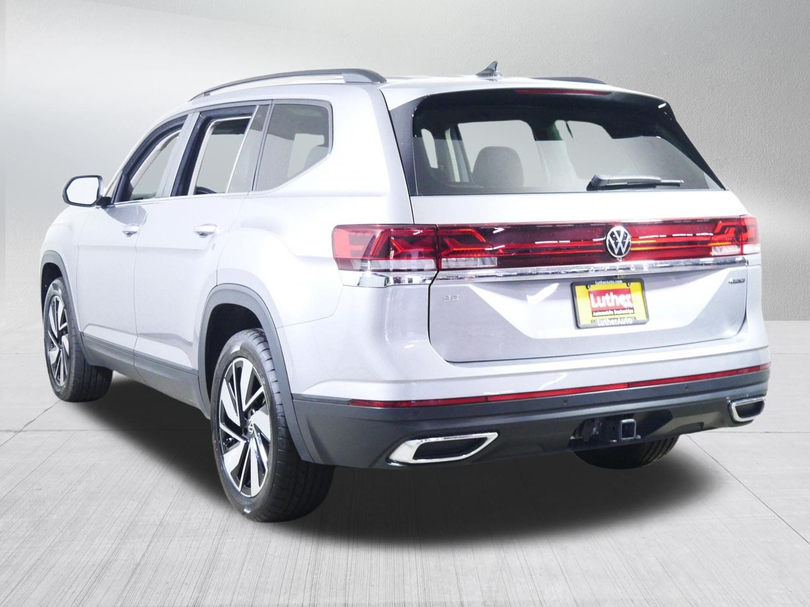 Used 2024 Volkswagen Atlas SE AWD/4WD image 5