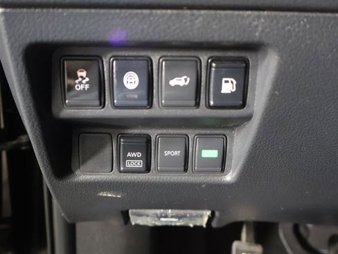 Used 2020 Nissan Rogue SV image 30