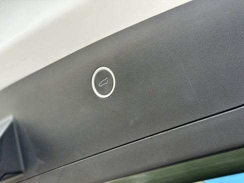 Used 2021 Tesla Model X Long Range image 9