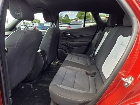 Used 2024 Chevrolet Trax RS FWD image 12
