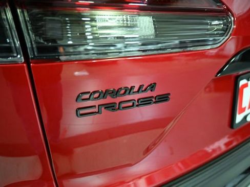 Used 2024 Toyota Corolla Cross AWD Hybrid w/ Moonroof Package image 15