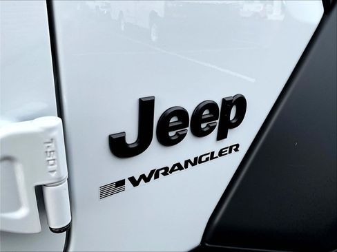 Used 2025 Jeep Wrangler Unlimited Sport AWD/4WD image 24