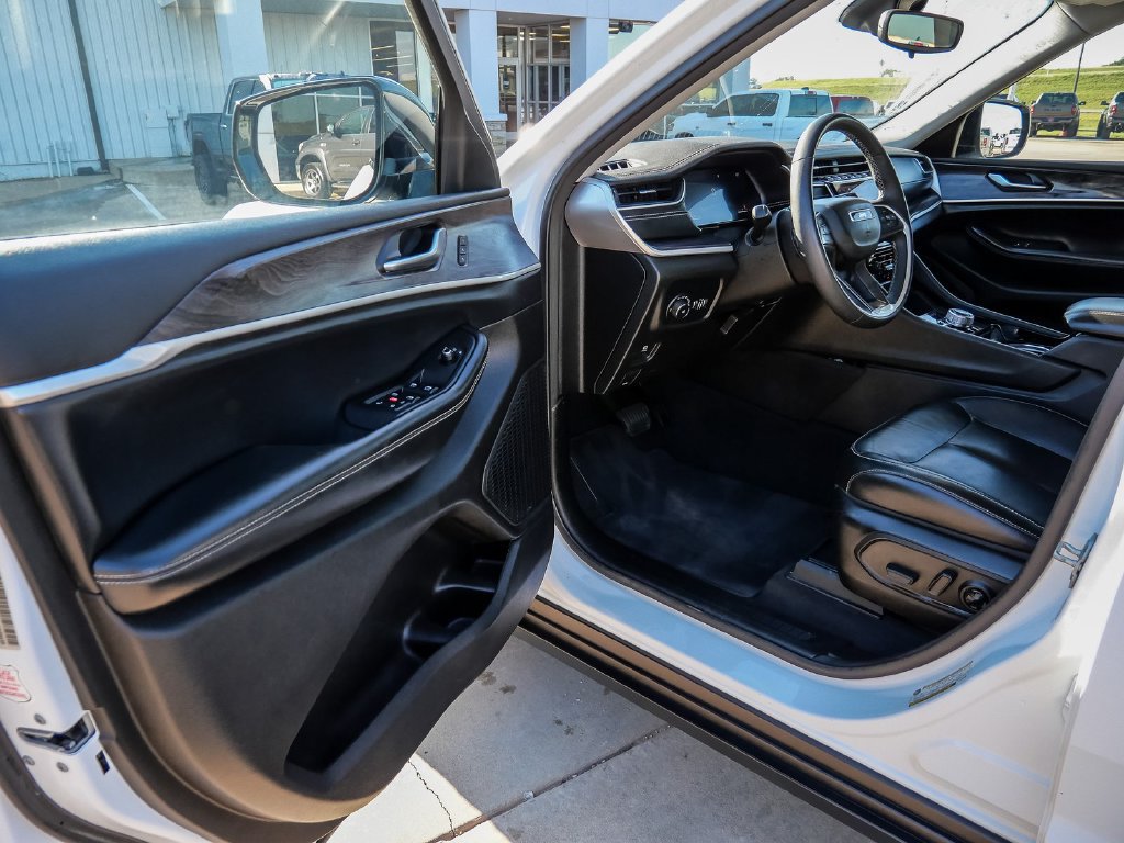 Used 2023 Jeep Grand Cherokee L Limited AWD/4WD image 35