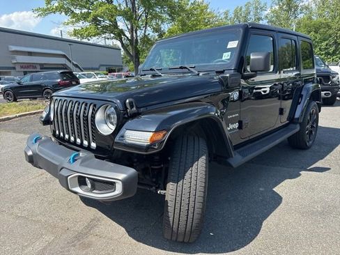 Used 2023 Jeep Wrangler Unlimited Sahara AWD/4WD image 3