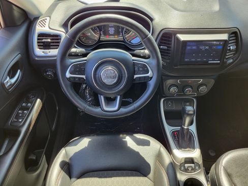 Used 2018 Jeep Compass Latitude image 10