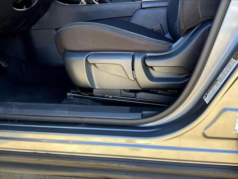 Used 2024 Nissan Rogue S image 36