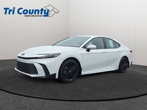 Used 2026 Toyota Camry SE w/ Convenience Package image 3