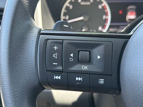 Used 2023 Nissan Rogue SV FWD image 19