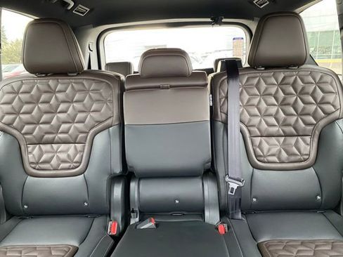 New 2026 Nissan Armada Platinum image 11