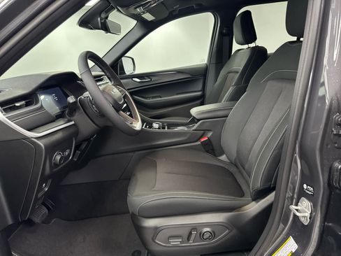 New 2025 Jeep Grand Cherokee Laredo X w/ Luxury Tech Group I image 9