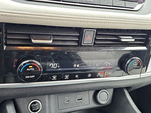 Used 2021 Nissan Rogue SV image 16