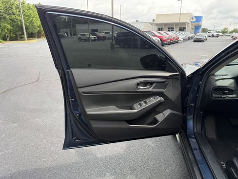 Used 2025 Honda Accord SE image 17