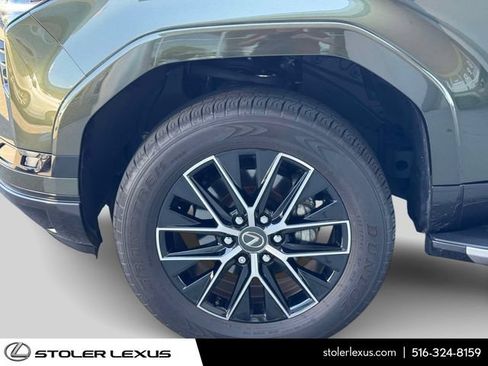 Used 2025 Lexus GX 550 w/ Accessory Package (2T) AWD/4WD image 17