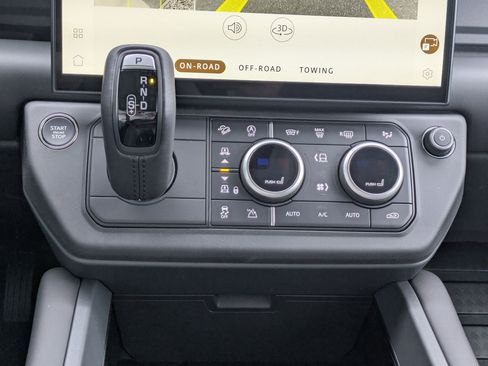 New 2026 Land Rover Defender 110 X-Dynamic SE AWD/4WD image 23