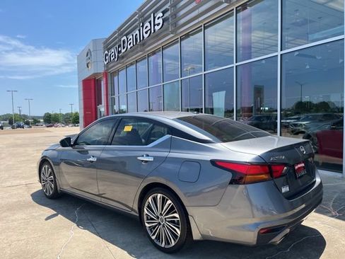 Used 2024 Nissan Altima 2.5 SL FWD image 2