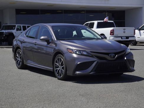 Used 2024 Toyota Camry SE FWD image 2