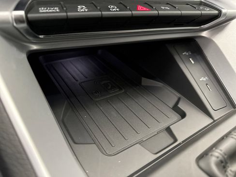 Used 2024 Audi Q3 2.0T Premium image 16