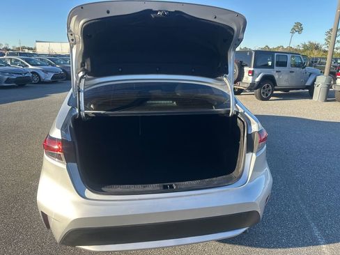 Used 2021 Toyota Corolla LE image 9
