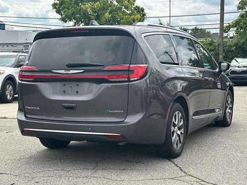 Used 2023 Chrysler Pacifica Pinnacle FWD image 5